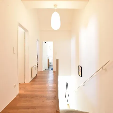 Central Spacious W Private Garden And Free Parking Apartmán