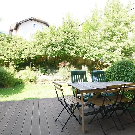 Central Spacious W Private Garden And Free Parking Apartmán